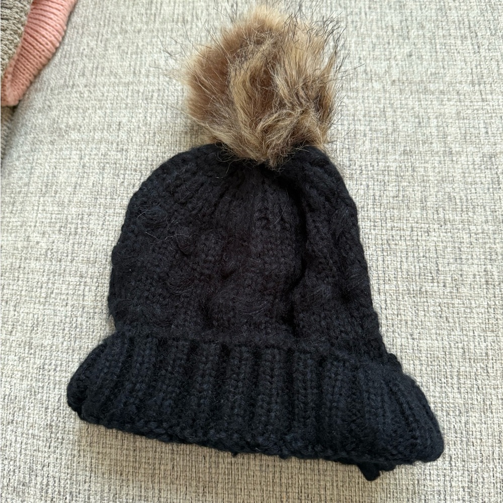 BLACK SNOW HAT!